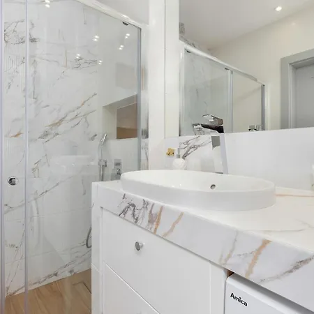 Starowiejska With Balcony & Parking Next To Arena Stadium By Renters Apartment *